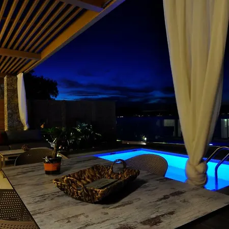 Casa Del Mar ブカリ